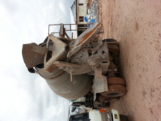 รถโม่ปูน สิบล้อ สภาพใช้งานได้ 6 คิว สองเพลา มีทะเบียน