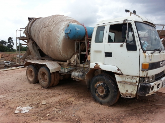 รถโม่ปูน สิบล้อ สภาพใช้งานได้ 6 คิว สองเพลา มีทะเบียน