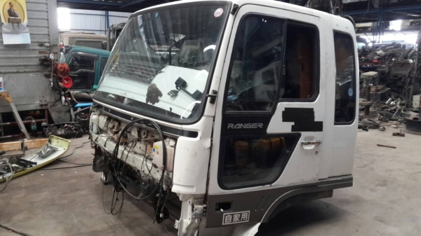 ขายHINO ไฮเทค 4x4 คานแข็ง หรือแยกขาย