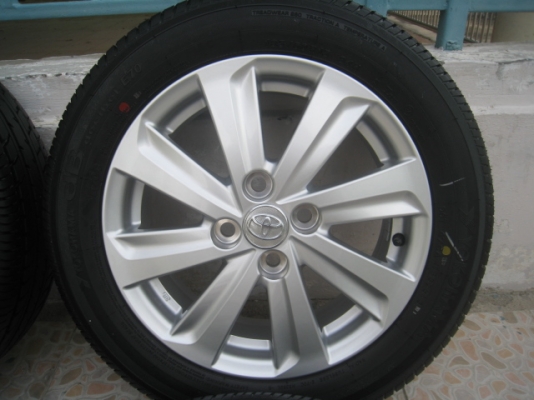 ขายล้อแม็ก Toyota vios ป้ายแดง 15"x5.5" et45 4รู100 + ยางปี2613 สนใจติดต่อเล็กคลองสามครับ (081-3747940)