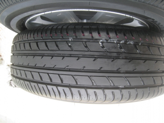 ขายล้อแม็ก Toyota vios ป้ายแดง 15"x5.5" et45 4รู100 + ยางปี2613 สนใจติดต่อเล็กคลองสามครับ (081-3747940)