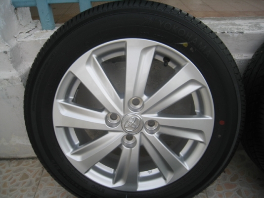 ขายล้อแม็ก Toyota vios ป้ายแดง 15"x5.5" et45 4รู100 + ยางปี2613 สนใจติดต่อเล็กคลองสามครับ (081-3747940)