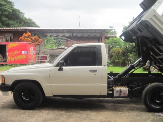 TOYOTA LN 56 ดั้ม SR-5