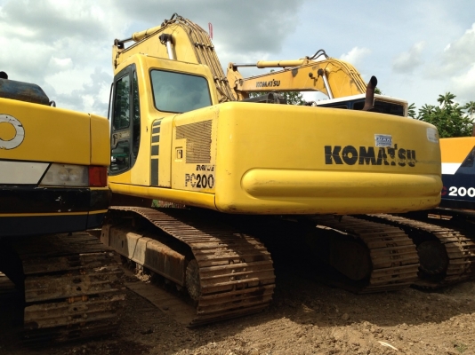 ขาย KOMATSU PC200-6 มีทะเบียน ไฟฟ้าครบ แอร์ CD