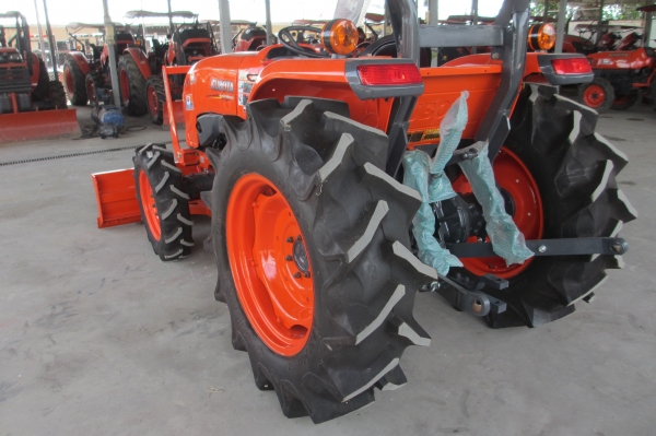 KUBOTA L4708 MAX คุณภาพเยี่ยม พร้อมใบมีดติดตัวรถ พร้อมผานตร้าช้างมือสองเอาไปเลย ดาวน์ 130,000 บาทเท่านั้น KUBOTA L4708 MAX คุณภาพเยี่ยม พร้อมใบมีดติดตัวรถ พร้อมผานตร้าช้างมือสองเอาไปเลย ดาวน์ 130,000 บาทเท่านั้น