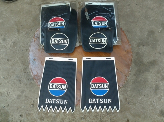 JOECLASSIC..ขายยางบังโคลนของแท้งานเก่าเก็บ ยางบังโคลนดัทสัน(อันใหญ่)..คู่ละ 1100....ยางบังโคลนดัทสัน  มาสด้า  โตโยต้า    อีซูซุ(อันเล็ก)คู่ละ 700