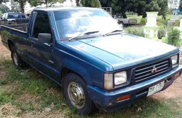 MITSUBISHI L200 CYCLONE 2.5 MT ปี 38 รถสวยบางเดิมๆสภาพดีพร้อมใช้งาน เครื่องแห้งแรงดีเดิมๆ ภายในเก๋งคอนโซลสวยครบ กระบะไม่มีผุกร่อน ช่วงล่างคัชซีสวยเดิมไม่มีผุ ยางสภาพดี 4 เส้นประมาณ 70\% พร้อมใช้งาน เอกสารทะเบียนภาษีครบพร้อมโอน ราคาต่อรองได้ครับ