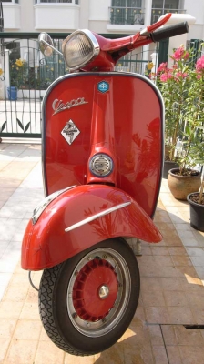 ต้องการขายเวสป้าสปริ้นท์ (หัวเหลี่ยม)  สีแดง คลาสสิก