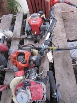 ขาย- เครื่องตัดแต่งกิ่งไม้ ตัดหญ้า แบบด้ามจับ มือสองจากญี่ปุ่น ราคา ตัวละ 4,800 บาท ครับ