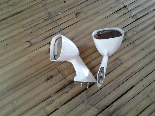 JOECLASSIC...ขายกระจกติดแก้มแนวเรโทรใส่ได้ทั้งรฤกะบะและรฤเก๋งตัวกระจกปรับข้างในได้กระจกใหม่งานเก่าเก็บคู่ละ 950..ของมีจำนวนจำกัดสนใจโทรสอบฤามได้เลย..