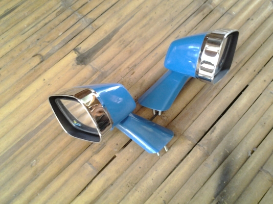 JOECLASSIC...ขายกระจกติดแก้มแนวเรโทรใส่ได้ทั้งรฤกะบะและรฤเก๋งตัวกระจกปรับข้างในได้กระจกใหม่งานเก่าเก็บคู่ละ 950..ของมีจำนวนจำกัดสนใจโทรสอบฤามได้เลย..