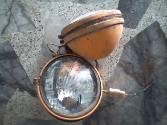 สปอร์ตไลท์โคมเหล็ก ทรงกระสุน เลนต์เป็นกระจก 6 นิ้ว สปอร์ตไลท์โคมเหล็ก ทรงกระสุน เลนต์เป็นกระจก 6 นิ้ว