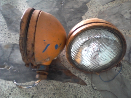 สปอร์ตไลท์โคมเหล็ก ทรงกระสุน เลนต์เป็นกระจก 6 นิ้ว สปอร์ตไลท์โคมเหล็ก ทรงกระสุน เลนต์เป็นกระจก 6 นิ้ว