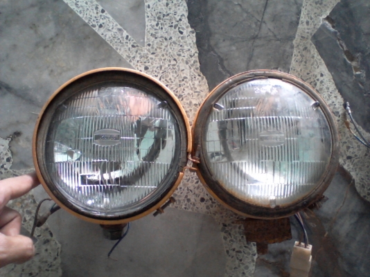 สปอร์ตไลท์โคมเหล็ก ทรงกระสุน เลนต์เป็นกระจก 6 นิ้ว สปอร์ตไลท์โคมเหล็ก ทรงกระสุน เลนต์เป็นกระจก 6 นิ้ว