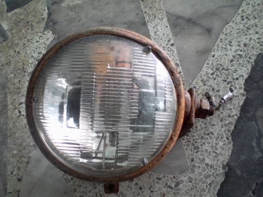 สปอร์ตไลท์โคมเหล็ก ทรงกระสุน เลนต์เป็นกระจก 6 นิ้ว สปอร์ตไลท์โคมเหล็ก ทรงกระสุน เลนต์เป็นกระจก 6 นิ้ว