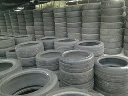 ขายยางเศษเหมากอง ขอบ 18 ( 20 เส้น ) ราคา เส้น ละ500 บาท แต่ เหมายกกองคับ คิดเส้นละ 400 คับ