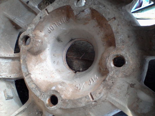 ล้อ 4รู114 ลายเรโทร