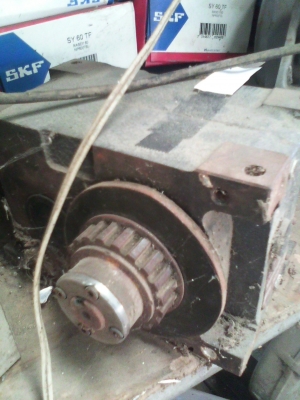 เกียร์ทดแบบหมุนเป็นช่วงๆ ชุดเกียร์ด้านในแบ่งเป็น 1/4 เหมาะกับการใช้ป้อนงานต่างๆที่เป็นช่วงๆ (ใน1รอบจะแบ่งการทำงานและหยุด4ช่วง) อัตราทด 1ต่อ 30 ของโรงงานจากญี่ปุ่น(มี4 ตัว)