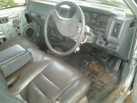 NISSAN BIG M BD25 - 2.5 MT ปี 38 เครื่องฝาแดง สภาพดีเดิมๆพร้อมใช้งานครับ เครื่องแห้งแรงดีไม่มีเยิ้ม ภายในเก๋งคอนโซลครบพร้อม พวงมาลัยธรรมดา กระบะพื้นสวยไม่ผุกร่อน ช่วงล่างแน่นคัชซีไม่มีผุ ยางสภาพดี 4 เส้นประมาณ 60\% พร้อมใช้งาน เอกสารทะเบียนครบพร้อมโอน ราคา