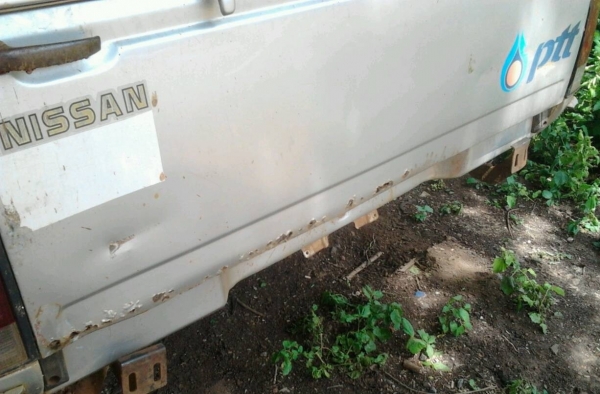 NISSAN BIG M BD25 - 2.5 MT ปี 38 เครื่องฝาแดง สภาพดีเดิมๆพร้อมใช้งานครับ เครื่องแห้งแรงดีไม่มีเยิ้ม ภายในเก๋งคอนโซลครบพร้อม พวงมาลัยธรรมดา กระบะพื้นสวยไม่ผุกร่อน ช่วงล่างแน่นคัชซีไม่มีผุ ยางสภาพดี 4 เส้นประมาณ 60\% พร้อมใช้งาน เอกสารทะเบียนครบพร้อมโอน ราคา