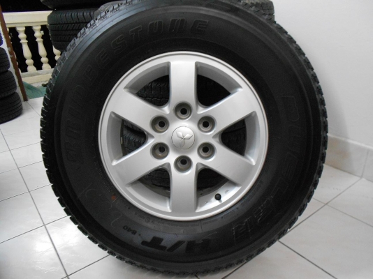 ขายล้อแม็ก Mitsubishi Pajero ขอบ 16 พร้อมยางบริดสโตน 265/70/16 ปลายปี 08/เทิร์นได้-ใส่ฟรีค่ะ