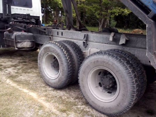 รถมิตซู 10 ล้อดั้ม FN257 - TF 220 แรงม้า  สนใจติดต่อ 081 - 6079515