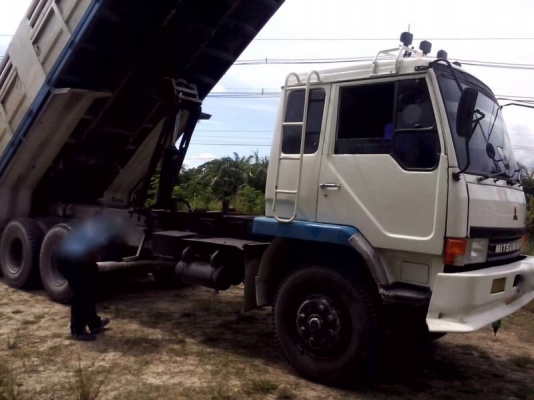 รถมิตซู 10 ล้อดั้ม FN257 - TF 220 แรงม้า  สนใจติดต่อ 081 - 6079515