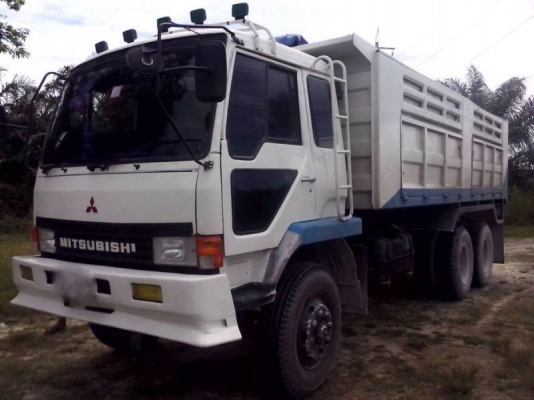 รถมิตซู 10 ล้อดั้ม FN257 - TF 220 แรงม้า  สนใจติดต่อ 081 - 6079515