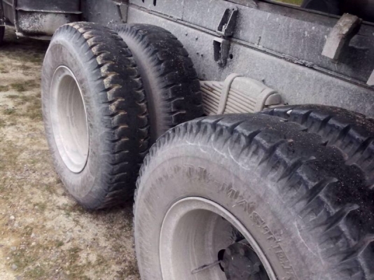 รถมิตซู 10 ล้อดั้ม FN257 - TF 220 แรงม้า  สนใจติดต่อ 081 - 6079515