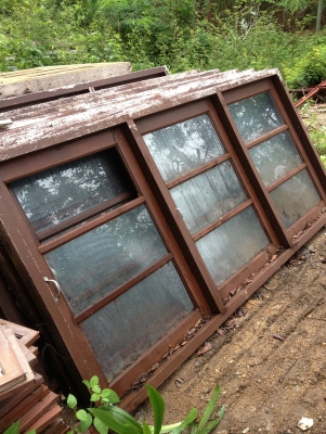 บานหน้าต่างพร้อมวงกบไม้สักสภาพดีครับเป็นไม้สักครับ บานหน้าต่างพร้อมวงกบไม้สักสภาพดีครับเป็นไม้สักครับ