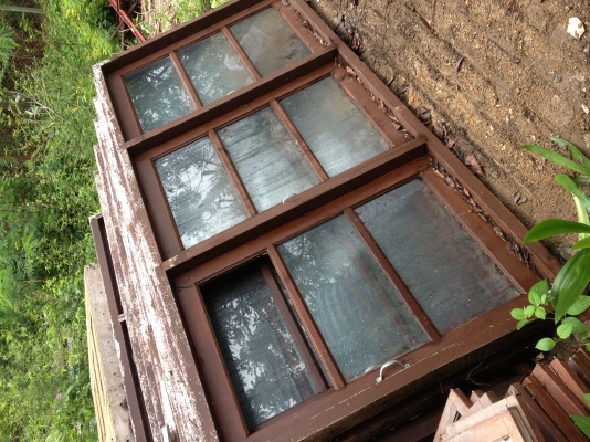 บานหน้าต่างพร้อมวงกบไม้สักสภาพดีครับเป็นไม้สักครับ บานหน้าต่างพร้อมวงกบไม้สักสภาพดีครับเป็นไม้สักครับ