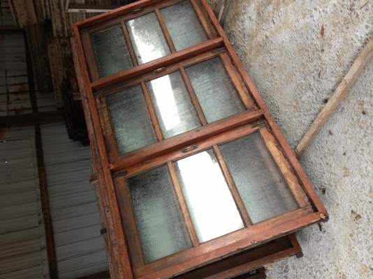 บานหน้าต่างพร้อมวงกบไม้สักสภาพดีครับเป็นไม้สักครับ