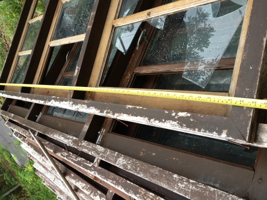 บานหน้าต่างพร้อมวงกบไม้สักสภาพดีครับเป็นไม้สักครับ บานหน้าต่างพร้อมวงกบไม้สักสภาพดีครับเป็นไม้สักครับ