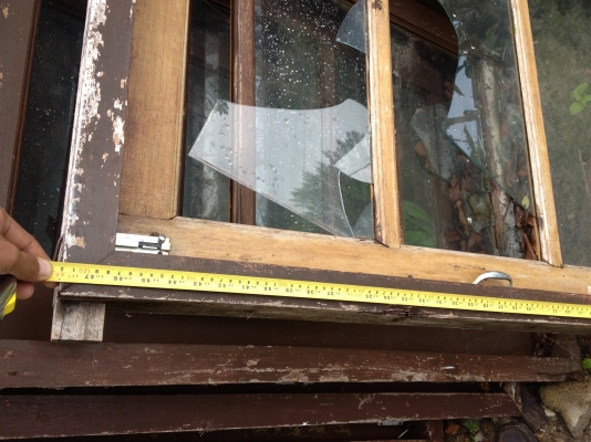 บานหน้าต่างพร้อมวงกบไม้สักสภาพดีครับเป็นไม้สักครับ บานหน้าต่างพร้อมวงกบไม้สักสภาพดีครับเป็นไม้สักครับ