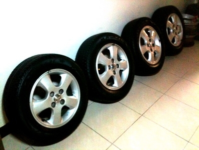 แม็กซ์ วิออส พร้อมยาง 4 รู100 ยางขนาด 175สภาพโอเคครับ แม็กซ์ วิออส พร้อมยาง 4 รู100 ยางขนาด 175สภาพโอเคครับ