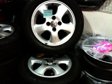 แม็กซ์ วิออส พร้อมยาง 4 รู100 ยางขนาด 175สภาพโอเคครับ แม็กซ์ วิออส พร้อมยาง 4 รู100 ยางขนาด 175สภาพโอเคครับ