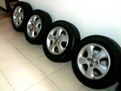 แม็กซ์ วิออส พร้อมยาง 4 รู100 ยางขนาด 175สภาพโอเคครับ แม็กซ์ วิออส พร้อมยาง 4 รู100 ยางขนาด 175สภาพโอเคครับ