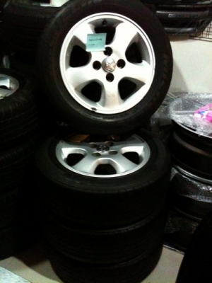 แม็กซ์ วิออส พร้อมยาง 4 รู100 ยางขนาด 175สภาพโอเคครับ แม็กซ์ วิออส พร้อมยาง 4 รู100 ยางขนาด 175สภาพโอเคครับ