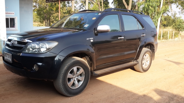 ขายรถฟอร์จูนเนอร์  lpg  เครื่องเบ็นซิน 2.7 vvti ราคาต่อรองได้ไม่แพงเลย ลดพิเศษร้อนเงินเหลือ 550,000