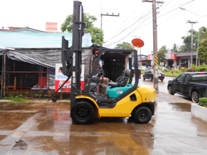 ขายโฟล์คลิฟท์ โคมัสสุ FD25T-16 มือสองญี่ปุ๋นสภาพเดิมๆทุกอย่าง