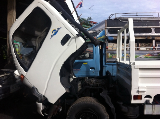 ขายรถ 4 ล้อดั้ม hino ดูโท่ออกห้าง วิ่งน้อย กระบะดั้มต่อใหม่สวยๆค่ะ