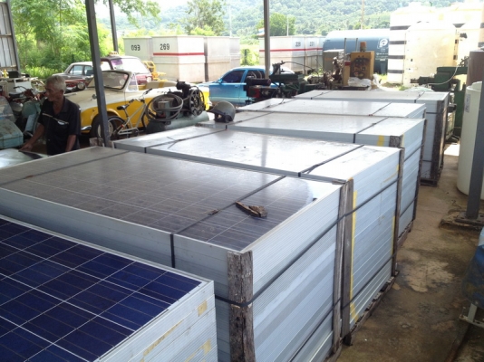ขายแผ่นโซล่าเซลล์ (Solar cell) 285w สภาพสวย ต่อ Inverter ใช้งานได้เลย