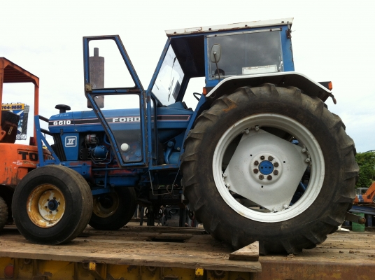 ขายรถไถ ford 6610 เสื้อลาย เก่านอกเจ้าของเลิกกิจการ