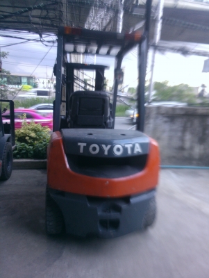 ขายรถฟอร์คลีฟท์ TOYOTA 8FD25เสา4เมตร ดีเซลออโต้ปี2007,3123 ชม.น้อยครับสภาพดีมากๆ รถนอกนำเข้า ติดต่อมานะ 085-9049669