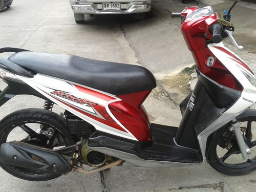 ICON ปี 52  สีแดง ขาว ล้อแม็ก เครื่องเดิมๆเอกสารครบ ชุดสีสดรถสวยจ้า