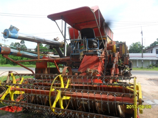 ขายรถเกี่ยวข้าวไทยเส็งยนต์อุ้ม2.0ตัน