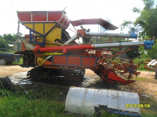 ขายรถเกี่ยวข้าวไทยเส็งยนต์อุ้ม2.0ตัน