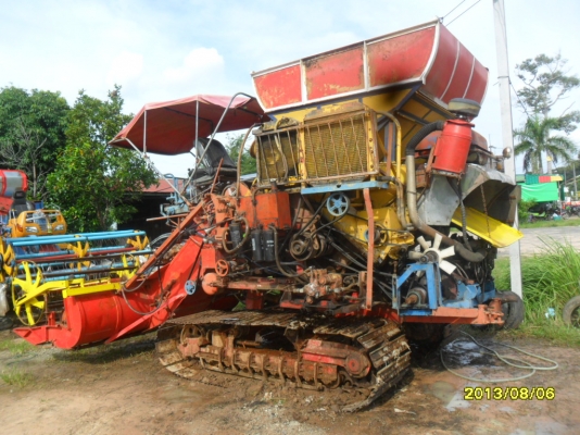 ขายรถเกี่ยวข้าวไทยเส็งยนต์อุ้ม2.0ตัน