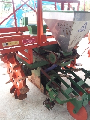 ขายด่วน เครื่องปลูกอ้อย KMT