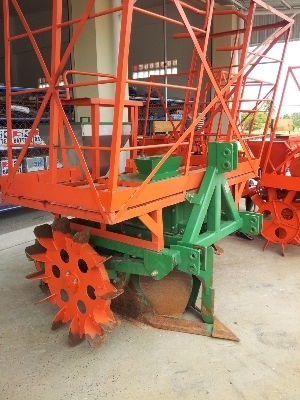 ขายด่วน เครื่องปลูกอ้อย KMT